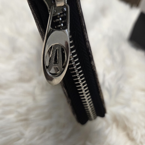 Source Unknown Brown and Black Wristlet Wallet - Picture 2 of 4